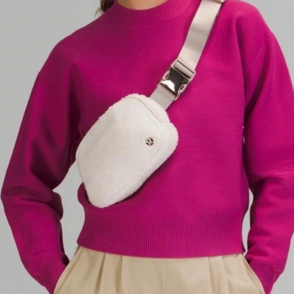 NWT Wear Everywhere Lululemon Belt Bag - Picture 1 of 9